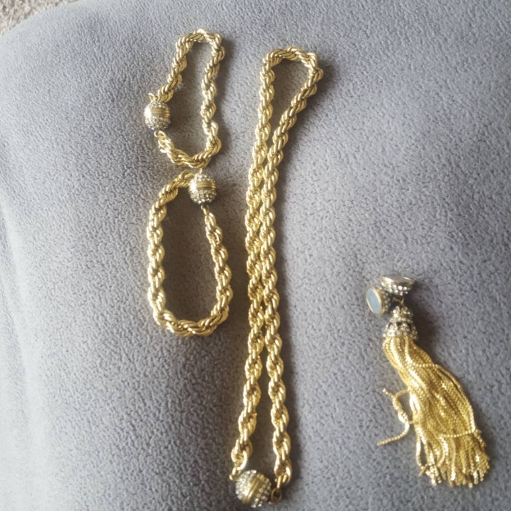 Authentic Heidi daus magnetic jewelry